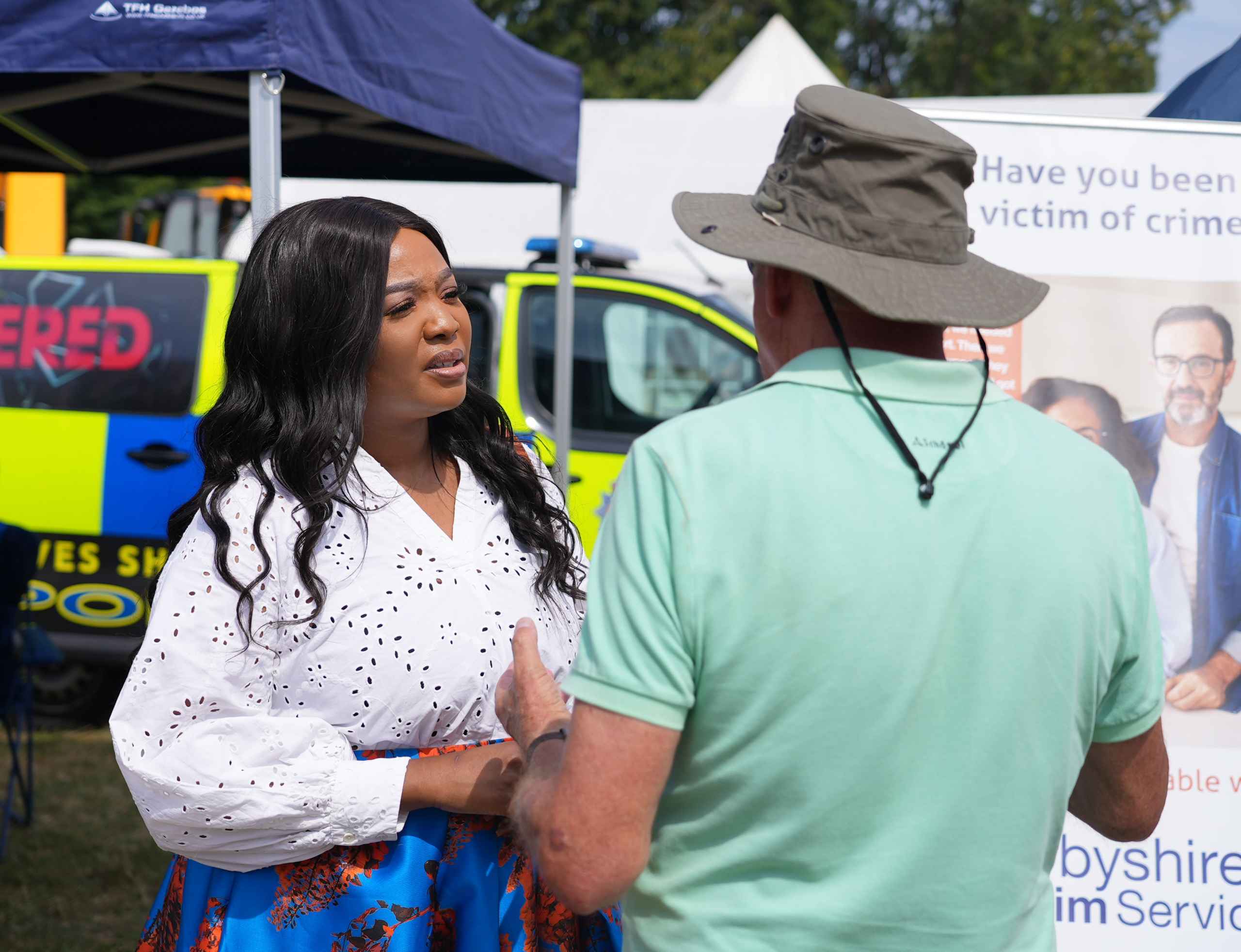 3017-DSC02282 a PCC talking to a member of the public who has back to camera