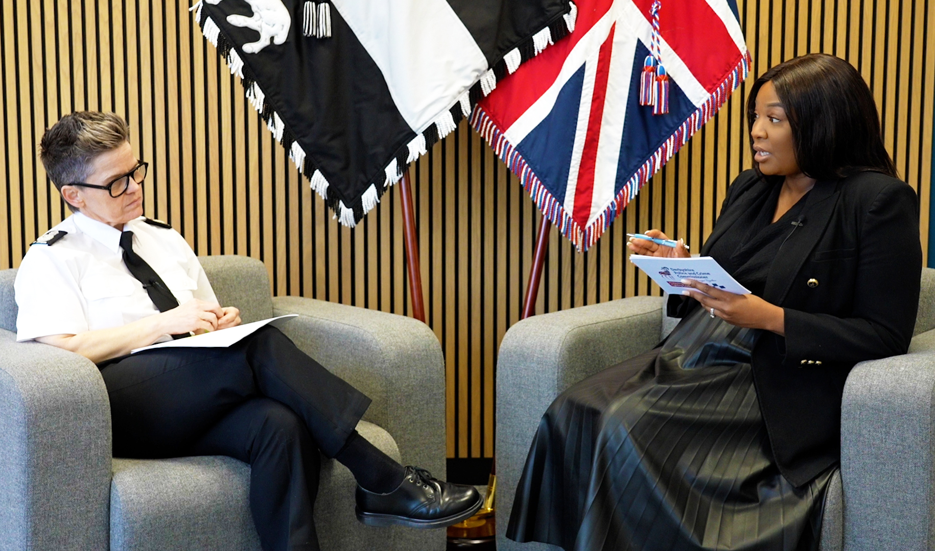 3032-Commissioner and Chief Constable The Chief Constable and the Commissioner sitting in two chairs talking to each other